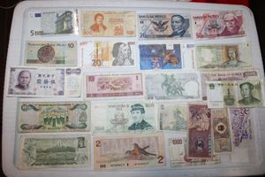lot 143 image: Foreign paper currency from around the world, see photos