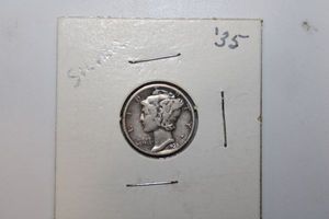 lot 136 image: US currency-- 1935 Mercury Dime - 90% silver