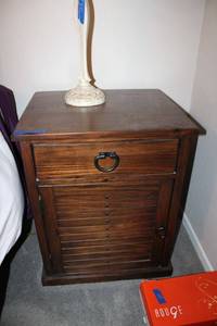 lot 125 image: Solid wood end table