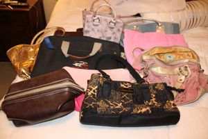 lot 154 image: Purse and bag assortment