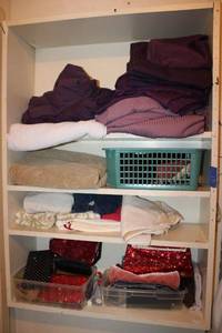 lot 171 image: Handbags, wallets, purple sheet set