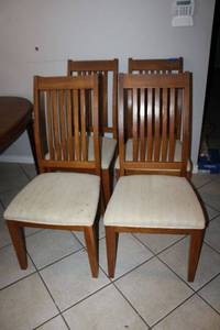 lot 181 image: Set of 4 Solid Oak dining chairs - matches lot 44