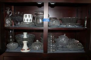 lot 183 image: Clear glass serving dishes plus Christmas candle holders