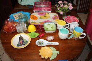 lot 191 image: Spring flower inspired dish lot