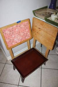 lot 193 image: TV trays and bedlap tray