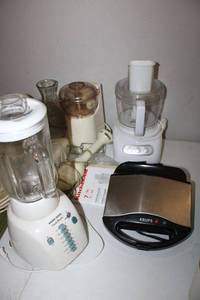 lot 198 image: Kitchen appliances blender, hand mixer, food processor, and waffle iron