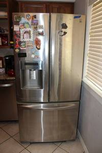 lot 201 image: Sears Kenmore Refrigerator and Freezer, model 795.71033.010 (not the magnets)