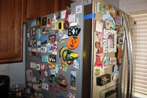 lot 203 image: Frig magnets
