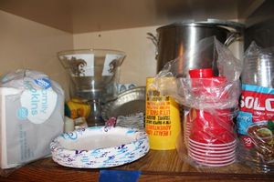 lot 226 image: Stock pot, trifle dishes, paper plates and more