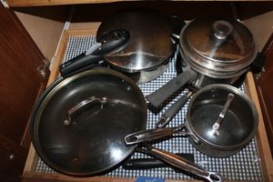lot 225 image: Kitchen pans and pressure cooker