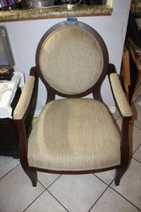 lot 230 image: Oval back accent chair