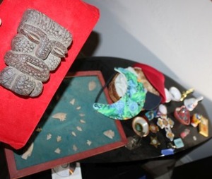 lot 233 image: Souvenirs and arrow heads