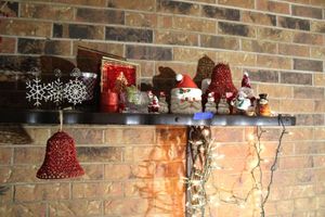 lot 235 image: Christmas home dcor, see photos