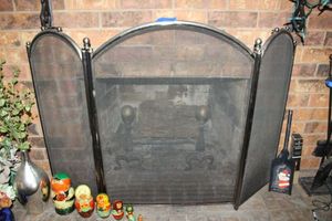lot 240 image: Fireplace screen