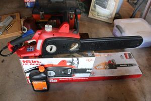 lot 281 image: 16 Chainsaw by Homelite plus oil