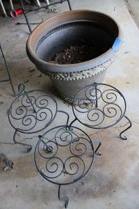 lot 288 image: Large planter and set of 3 plant stands