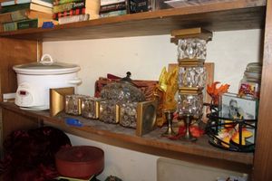 lot 298 image: Fall home decorations and crockpot