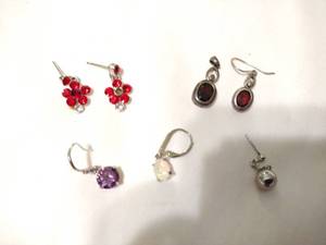 lot 112 image: Jewelry Single gemstone earrings (untested) and pair of red earrings