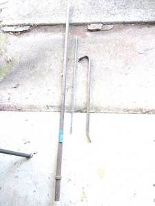 lot 326 image: 6 ft. breaker bar, crow bar, see photos