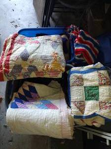 lot 327 image: Vintage handmade quilts and blankets