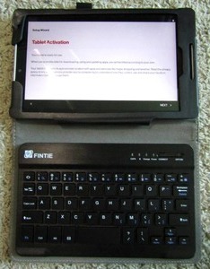 lot 329 image: Ellipsis Android tablet with wireless mini keyboard and carry case