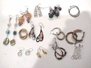 lot 340 image: Jewelry