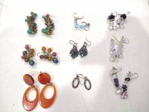 lot 339 image: Jewelry