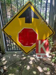 lot 323 image: Metal traffic signs