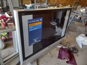 lot 313 image: Samsung 46 TV model LN46A650A1F, and Panasonic Plasma TV model TH-42PX60U (Plasma powered on, need cables and remote)