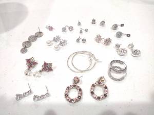 lot 345 image: Jewelry earring pairs and singles
