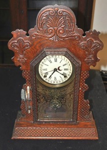 lot 31 image: Antique early 1900s Topaz E. Ingraham Bristol Conn. Pendulum Mantle Clock Oak Carved Has Key