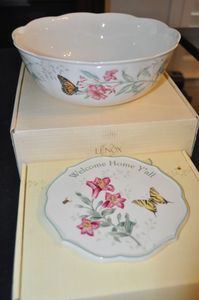 lot 33 image: Lenox Butterfly Meadow Trivet and Serving bowl both include Original Boxes