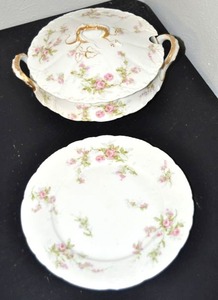 lot 61 image: Vintage Theodore Haviland Limoges France Soup Terrien with lid and Platter