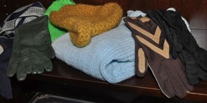 lot 143 image: Winter Head and Hand Gear