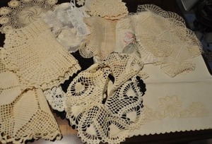 lot 147 image: Doilies, Table runners and more