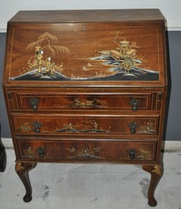 lot 1 image: Vintage Chinoiserie Lacquered Asian Decorated Walnut Bureau