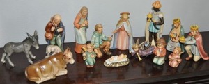 lot 16 image: Vintage 1951 (marked) Goebel West Germany artist signed Nativity Set