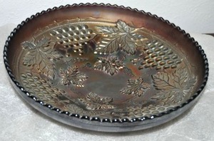 lot 28 image: Vintage Holly & Berries Carnival Glass Amethyst Ice