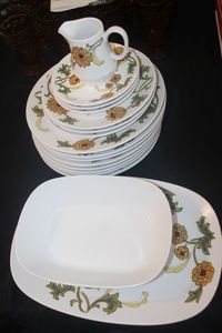 lot 87 image: Dishes Noritake Progression China Aloha 9023, 14 Plates, 1 Creamer Pitcher, 1 Oval Serving Bowl and 1 Oval Serving Platter