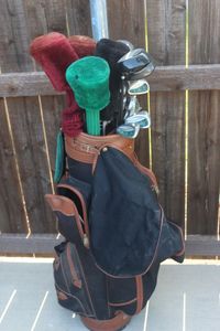 lot 22 image: Mens Golf Bag with Left Handed Clubs