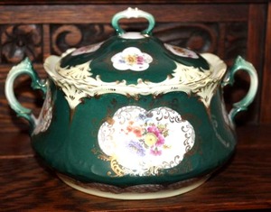 lot 187 image: Soup Tureen, Havert China, Austria