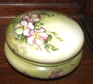 lot 188 image: Hand Painted Lidded Bowl