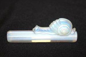 lot 19 image: Sabino Made in France Opalescent Snail Knife Rest