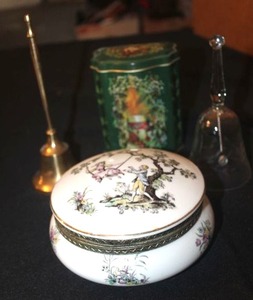 lot 211 image: Silent Butler Crumb Catcher (missing Handle) Tin and Two Bells
