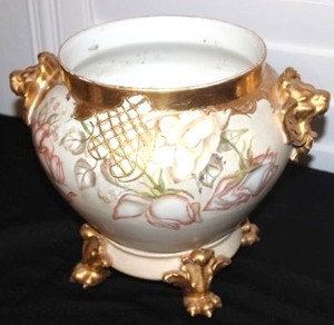 lot 15 image: Antique French Hand Painted & Gilt Limoges Porcelain Jardiniere  Base