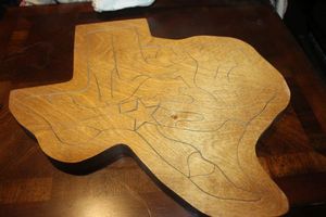 lot 298 image: Wooden Texas coffee table puzzle Home decor