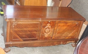 lot 311 image: Vintage Lane Cedar Lined Chest with original Paperwork