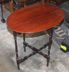 lot 318 image: Vintage Mahogany folding Accent Table