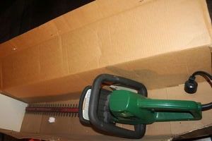 lot 334 image: Electric, Long Blade Hedge Trimmers, very Lightly used