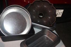 lot 335 image: Various Baking Pans